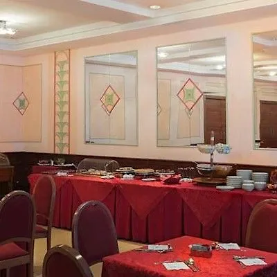Hotel Degli Imperatori Roma 4*,